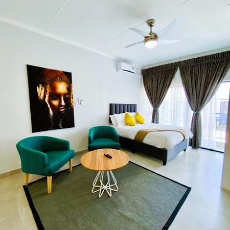 303 Luxury Suite Gaborone Bagian luar foto